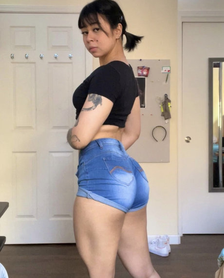 schlanke onlyfans erotische top archiv