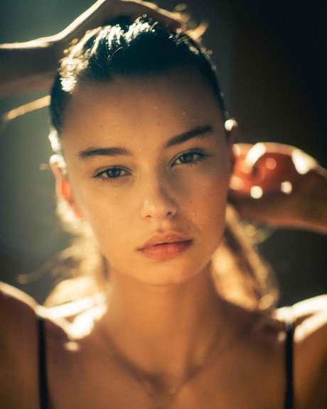 Lucy Bramani top kostenlose bild