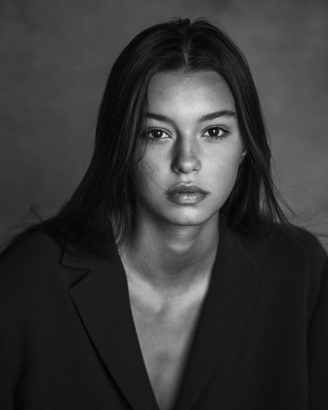 Lucy Bramani schöne pornografische archiv