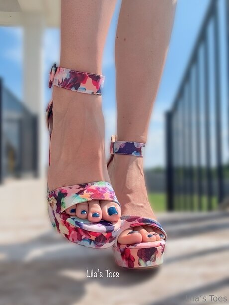 Lilas Toes model nackt bilder