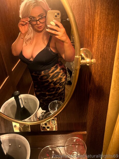 Naturalbigtits69 freie hübsche galerie
