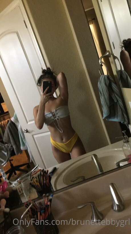Brunettebbygrl hd erwachsene bilder