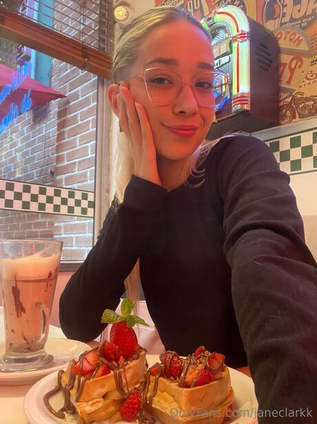 vollbusige onlyfans perfekte kunst fotos