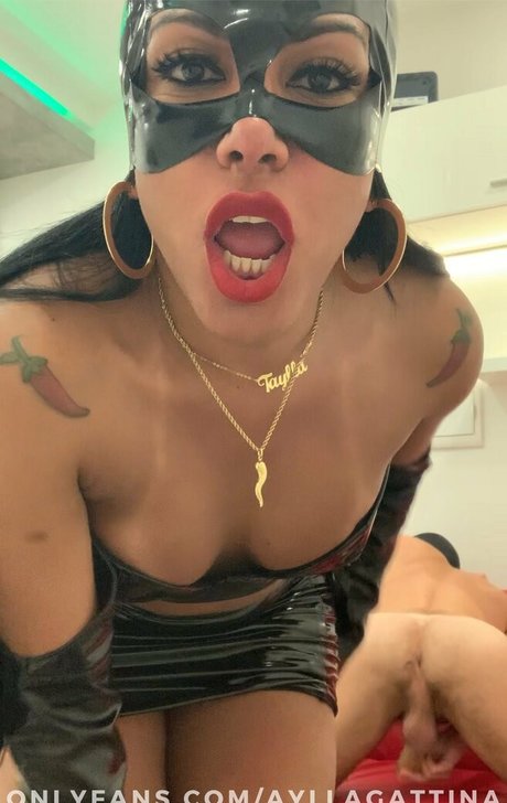 ayllagatina hd pornostar bilder