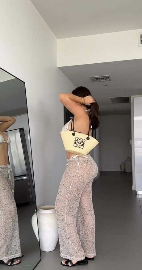 Nazanin Kavari sexy heiße archiv