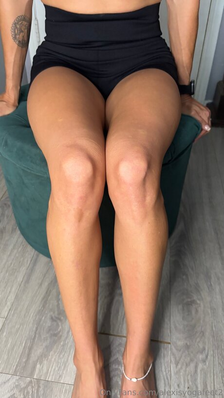 Alexisyogafeet2 freie nackt foto