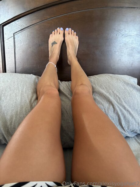 Alexisyogafeet2 xxx fotos