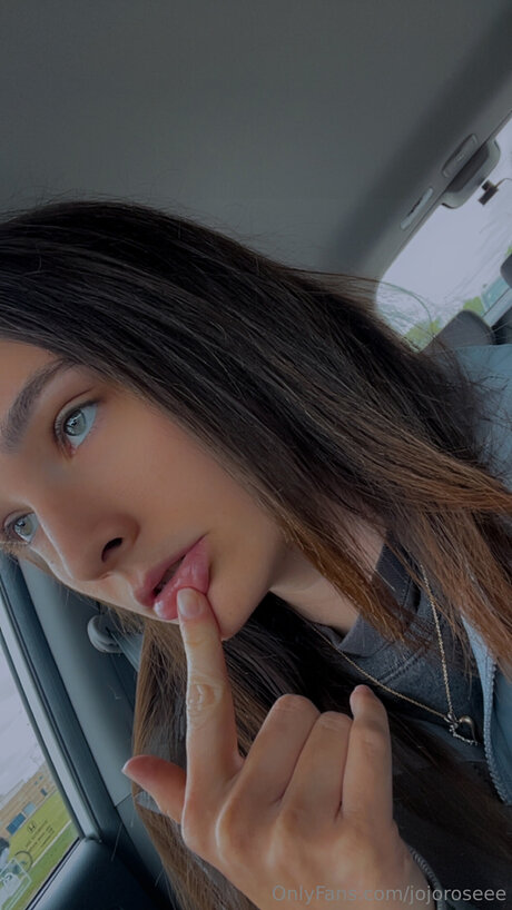 Jojoroseee nackt galerie