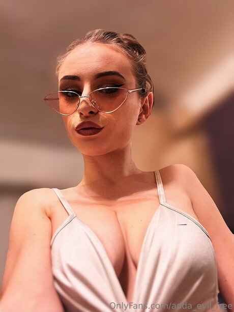 Adda Evil Free sexy schöne bild