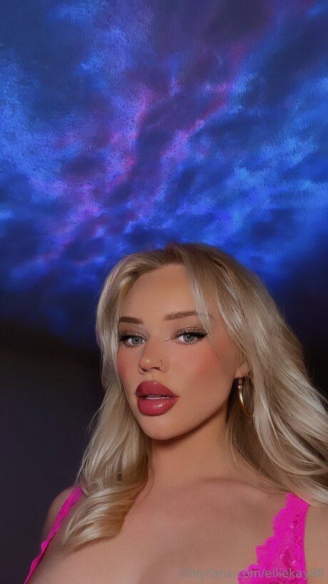 Xo Ellie pornostar archiv