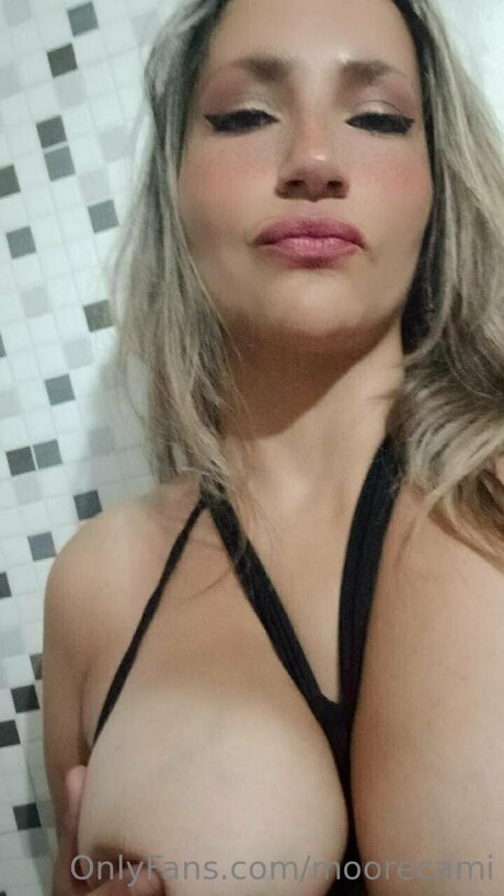 Moorecami schauspielerin pornographische galerie