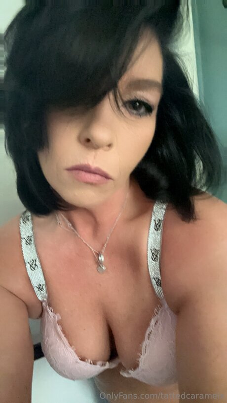 Tattedcaramelx schauspielerin exklusive galerie