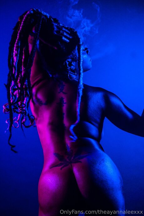 Theayannaleexxx top nackte bilder