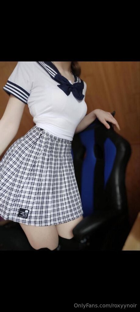 Roxyynoirrr erotische kunst archiv