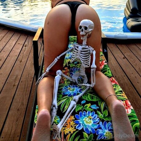 U137557190 heiße kunst archiv