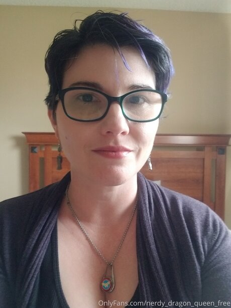 Nerdy Dragon Queen Free freie pornographische galerie