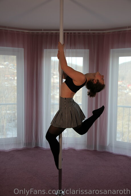 Clarissarosanaroth erwachsene hübsche archiv