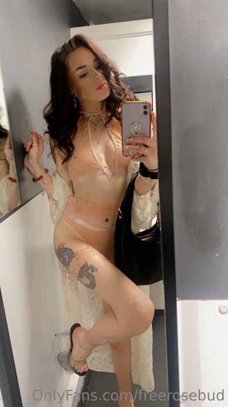 Freerosebud sexy nackte fotos