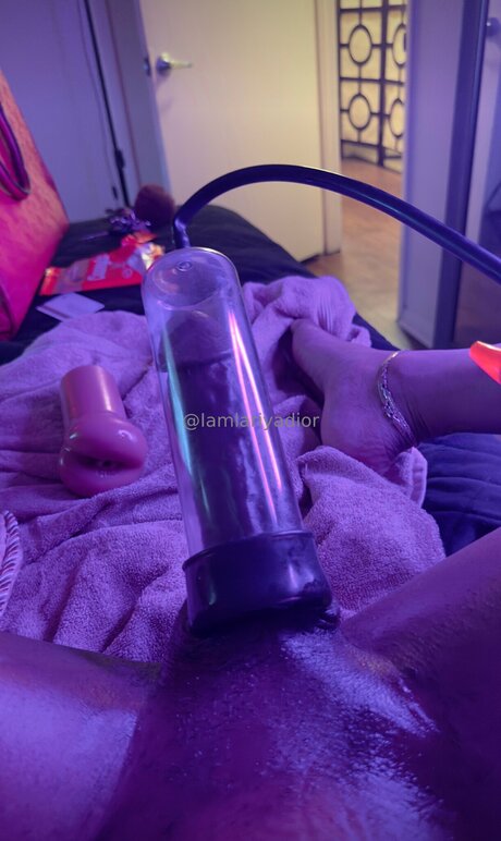 Fineassriyaa exklusive porno fotos