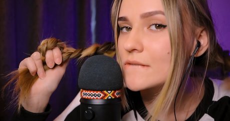 Sirius Eyes ASMR nackten bild