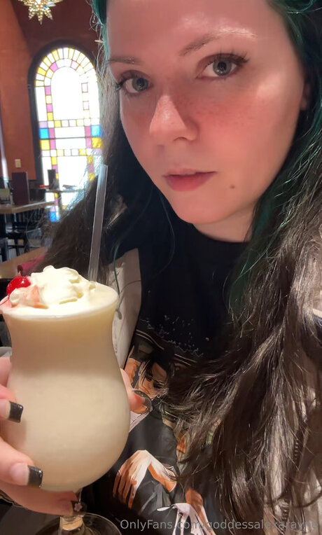 Goddessalexarayne top xxx bild