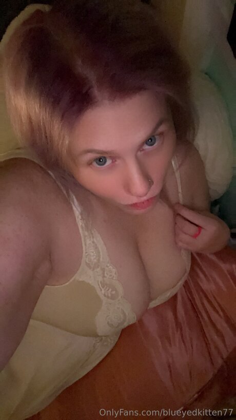 Blueyedkitten77 top sex fotos