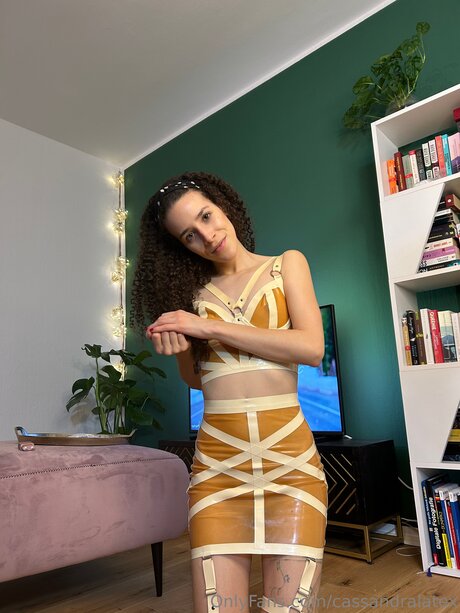 Cassandralatex top akt archiv