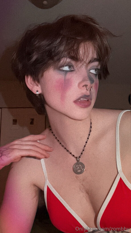 Zombby model porno foto