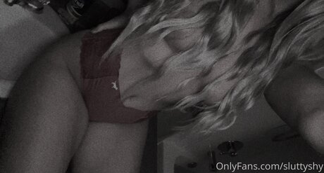 zierliche asiatische onlyfans porno nackten bild