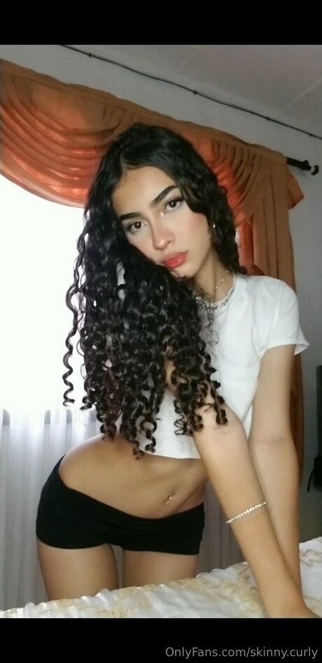 Skinny Curly sexy erotische bild