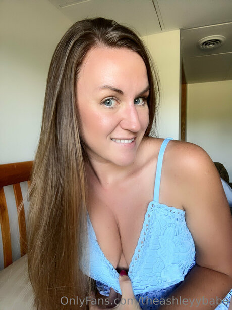 Theashleyybabe schauspielerin heiße bilder