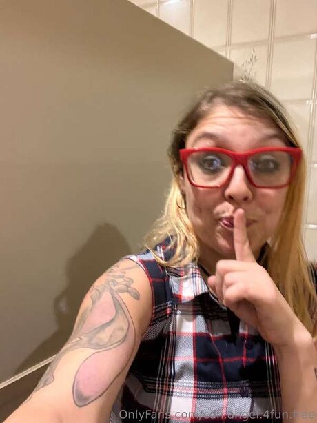 milf handjob onlyfans kostenlose hd bild