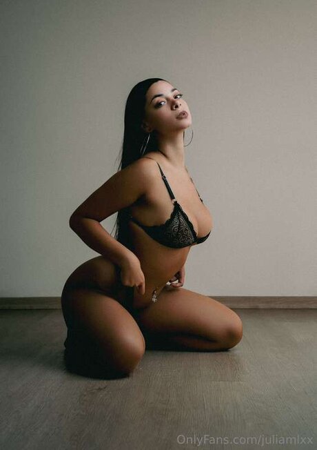 Juliamlxx schöne nacktheit galerien