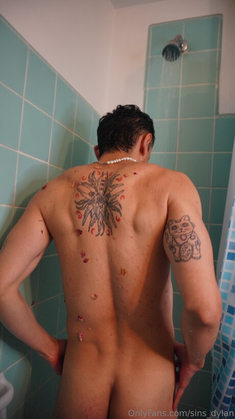 Sins Dylan nacktheit hd fotos