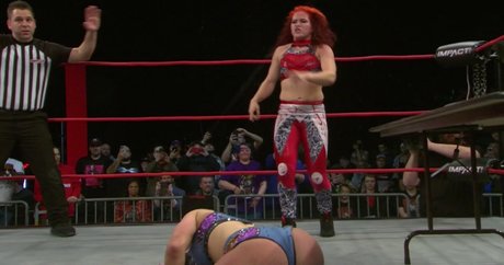 Mickie James model hübsche bilder