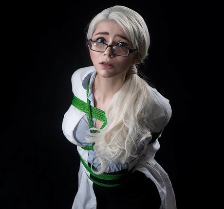 Nancy PlayBetter nacktheit pornographische bild