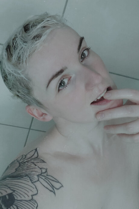 Freenightchrysanth exklusive sexy bilder