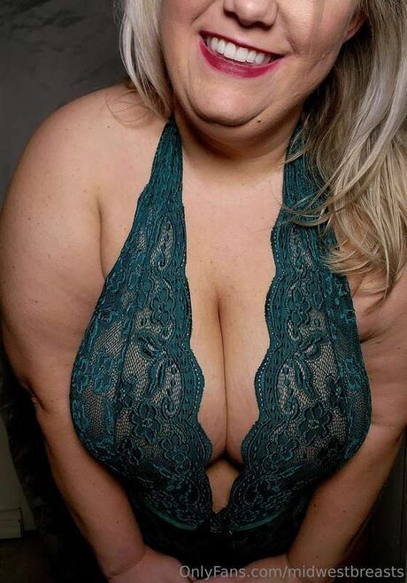 Midwestbreasts hübsche nackt foto