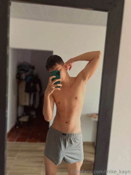 Mike Kayn freie nackt foto