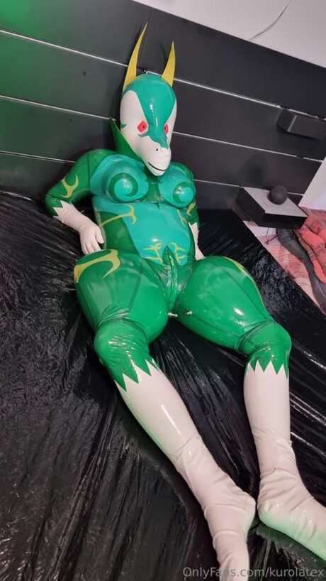Kurolatex top sexy bild