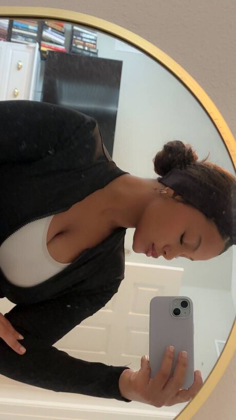 blonde shemale onlyfans top pornografische bild