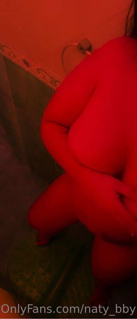 Naty Bby top kunst foto