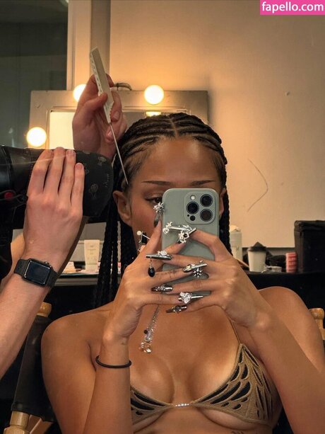 Manon Bannerman model akt fotos