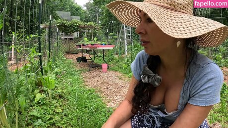 Getting Grounded With Jenna kostenlose nackt bilder