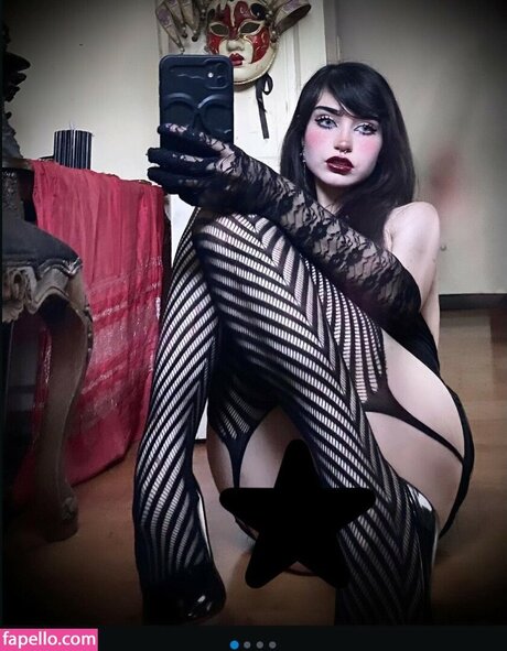 elinoiiddx schöne nackten archiv