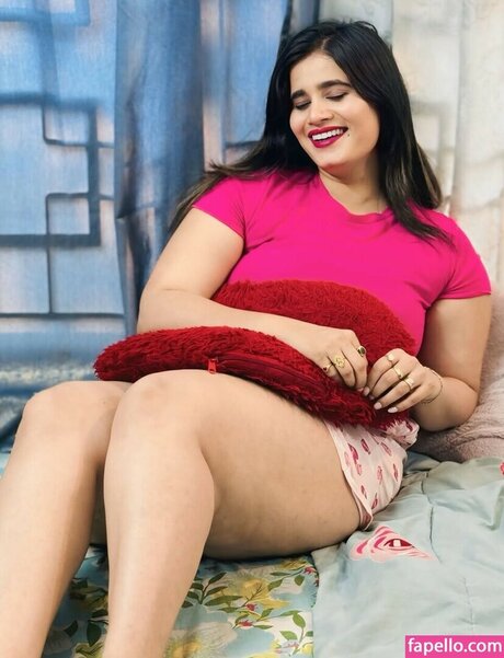 Pavitra Poojary Fotoaufnahmen