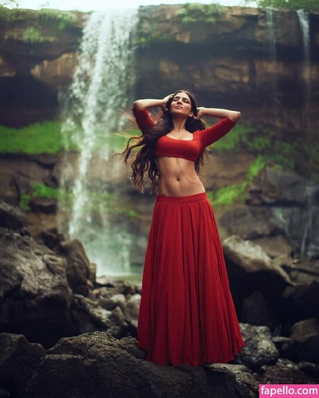 Malavika Mohanan erotische akt archiv