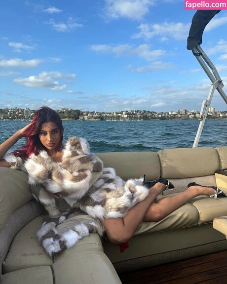 Lara Raj exklusive pornografische foto