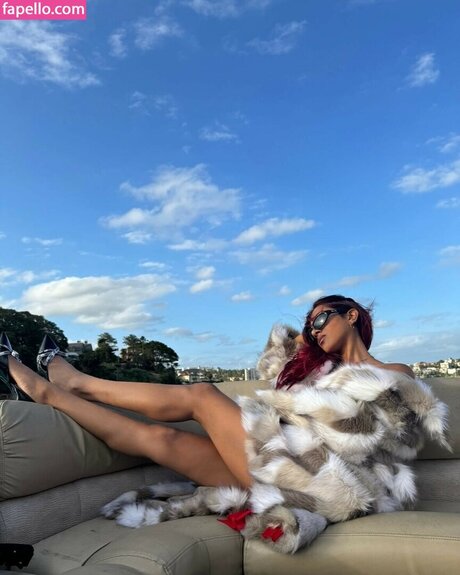 Lara Raj top xxx archiv