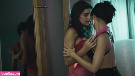 Julia Byrro heiße erwachsene bild